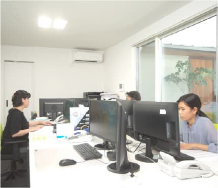個人事業主の決算申告をイメージした画像