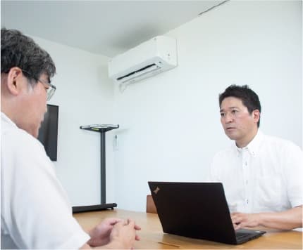 個人事業主の決算申告をイメージした画像